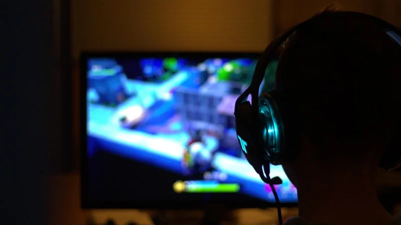 Donerton Gaming Headset, Over-Ear Gaming Headphones with Noise Canceling Mic, Stereo Bass Surround Sound, LED Light, Sof