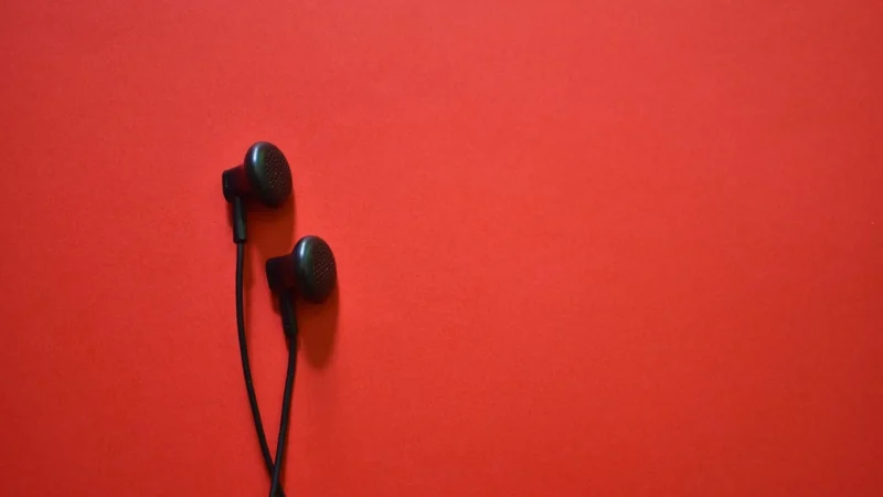 (Red) bluetooth 5.1 Neck Hanging Magnetic Headset Wireless 9D Surround Sound Stereo Sports Running Waterproof Headphone With Mic