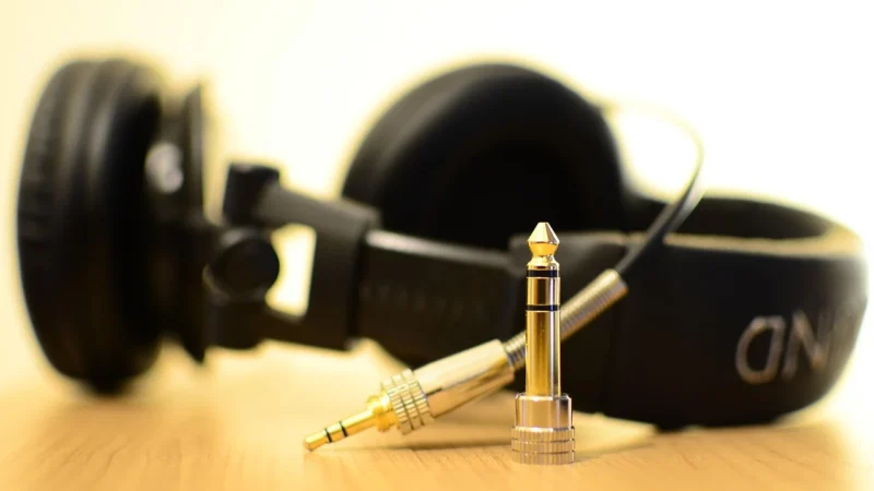 SOONHUA Wired Headset with Mic 3.5mm/USB Plug Over-Ear Headphone with Mic Volume Control for PC Mobile Phone