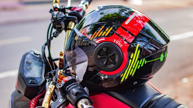 V6 Pro BT Motorcycle Helmet Bluetooth Intercom Headset 1.2KM Wireless Motorbike Interphone Connect Up to 6 Riders 12H Playtime for